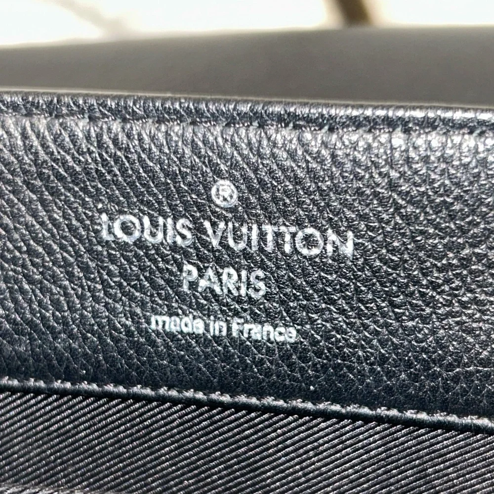 Louis Vuitton Black Calfskin LockMe‎